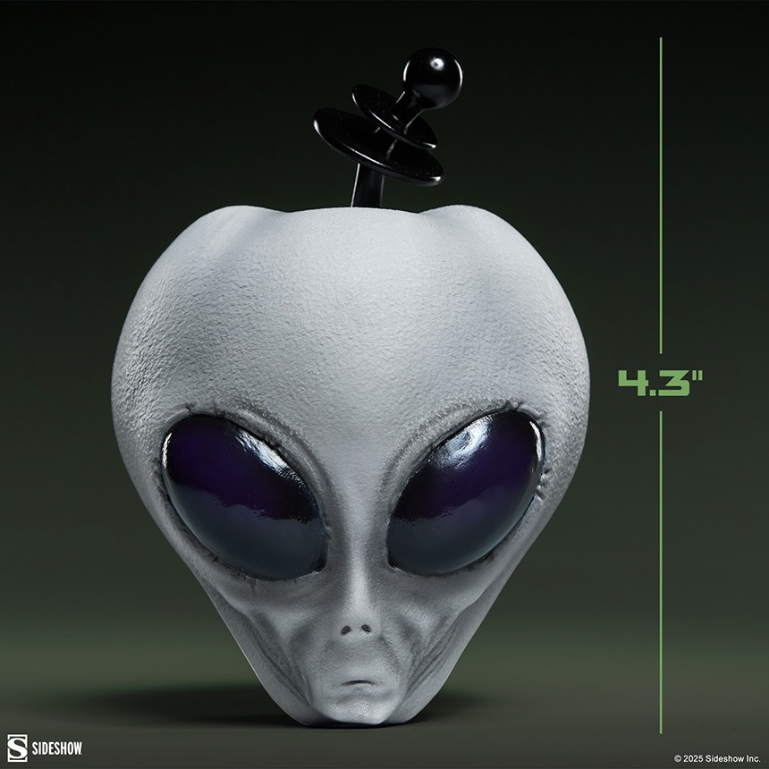 imgi_19_sideshow-collectibles-sideshow-originals-alien-apple-replica-gallery-68f903f4c560c.jpg