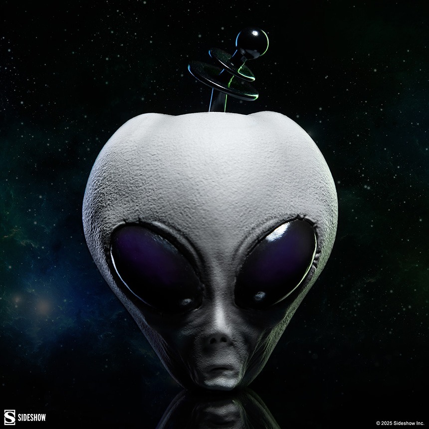 imgi_18_sideshow-collectibles-sideshow-originals-alien-apple-replica-gallery-68f903f4117f9.jpg