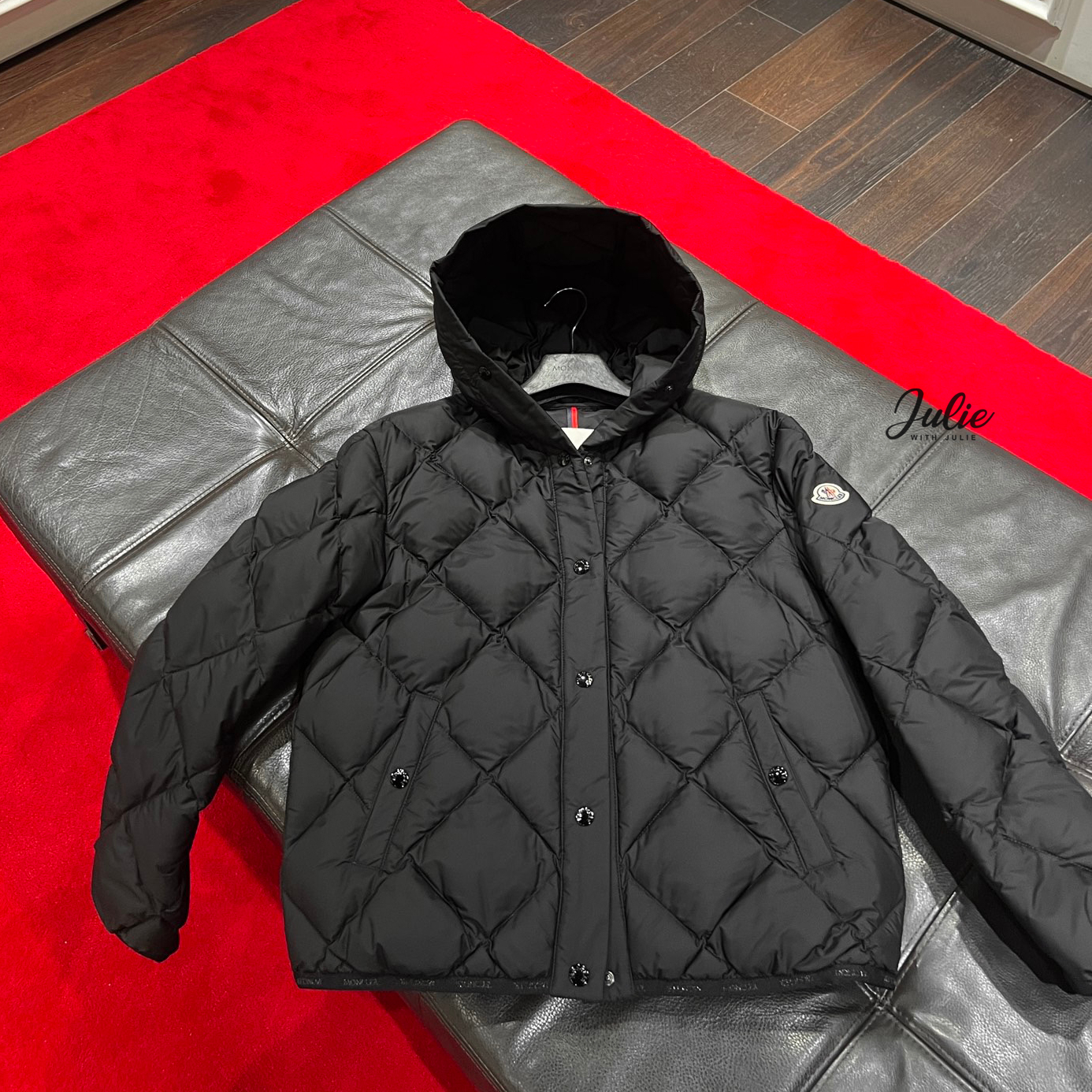 [MONCLER] 몽클레르 여성 숏 패딩 ARVOUIN , 블랙