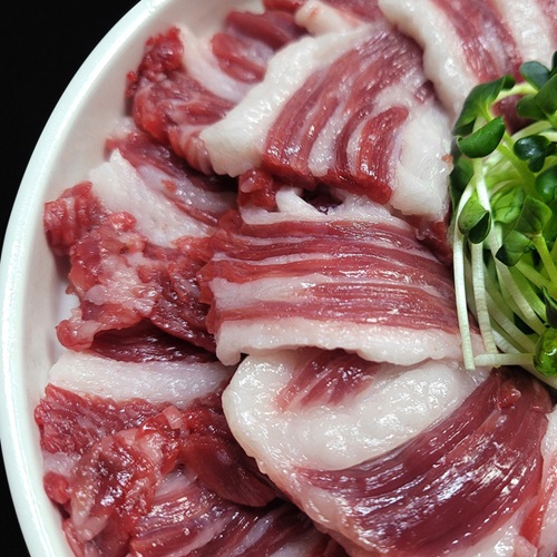 [더맛있는] 고소한 맛이 일품인 한우 차돌사시미(생차돌)