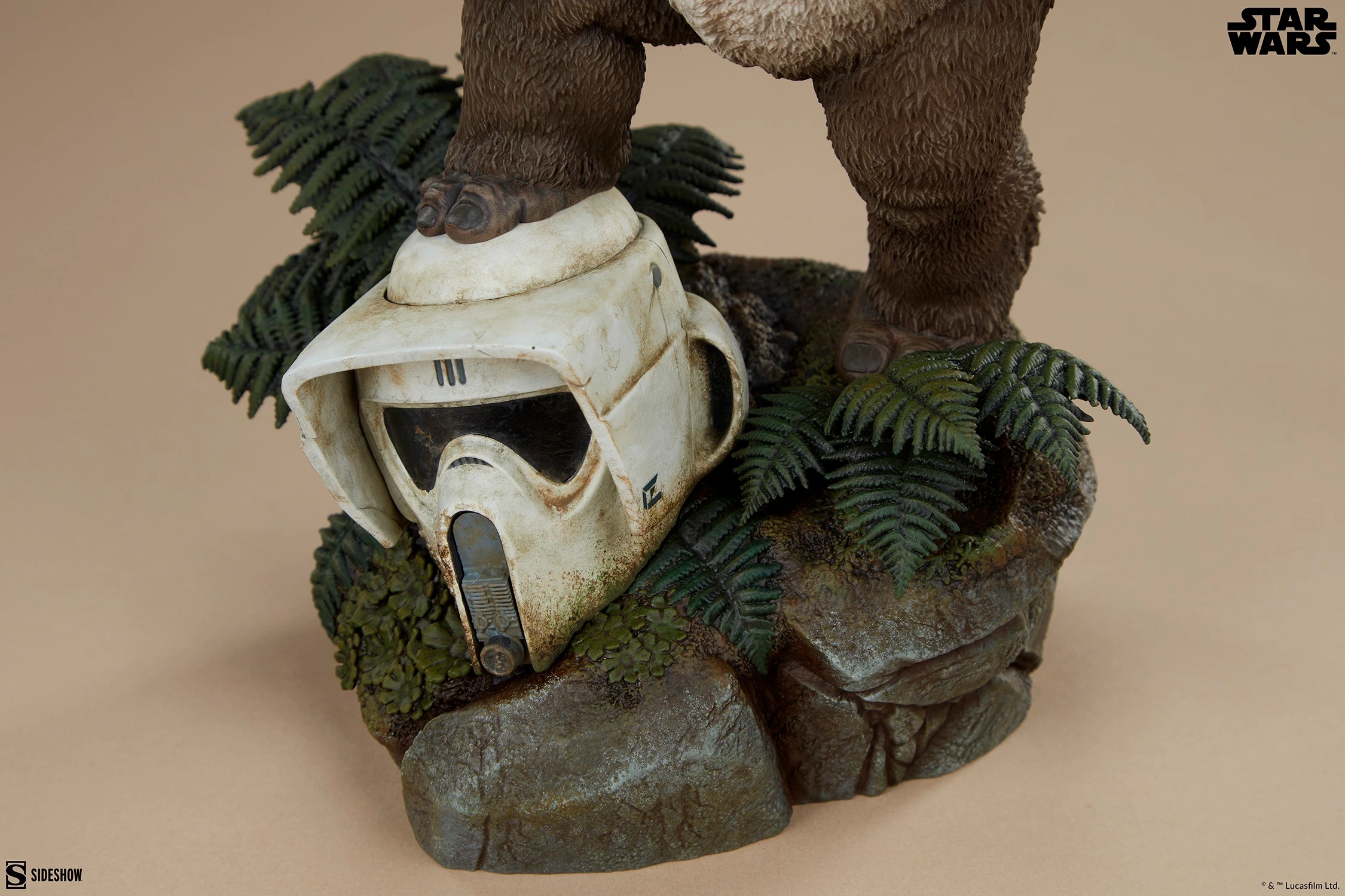 imgi_40_sideshow-collectibles-star-wars-wicket-premium-format-figure-gallery-68801516497e9.jpg