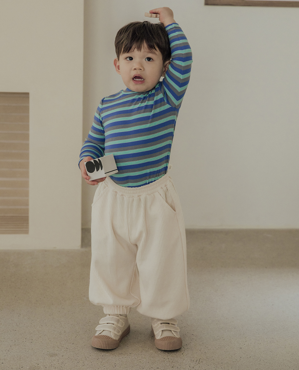 쫀득골지 하프넥 스트라이프 티셔츠