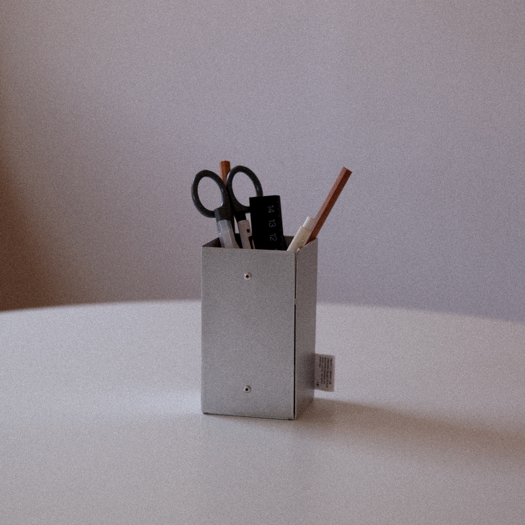 Aluminum Pencil Holder - L 알루미늄 연필꽂이 / 펜홀더