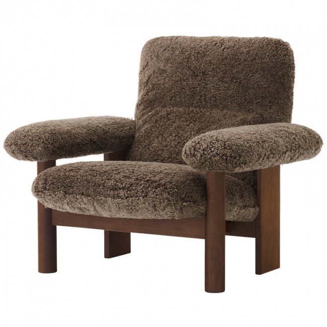 MENU Brasilia 라운지체어 다크 stained oak - Root sheepskin MENU Brasilia lounge chair  dark stained oak - Root sheepskin 03656