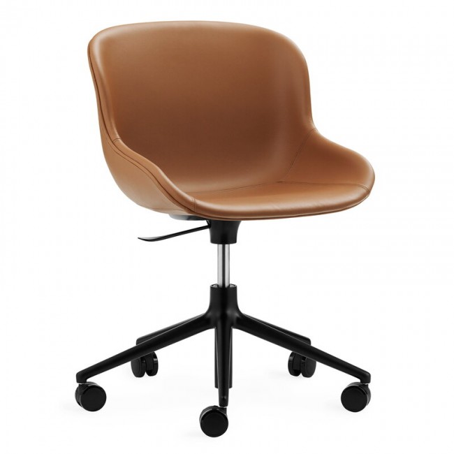 NORMANN COPENHAGEN 노만코펜하겐 Hyg 의자 with 5 wheels swivel 블랙 - brandy leather Ultra NC604028-41574