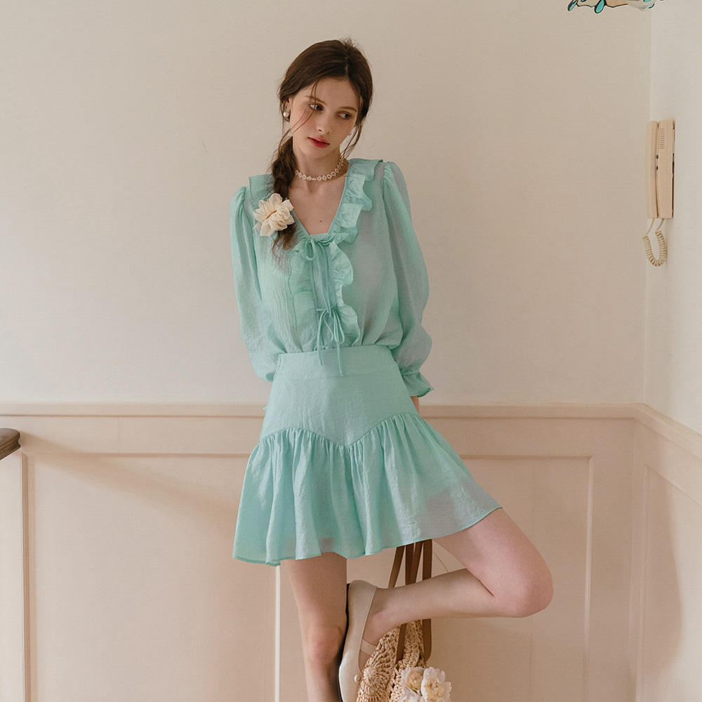 Cest_Pearl square neck floral dress