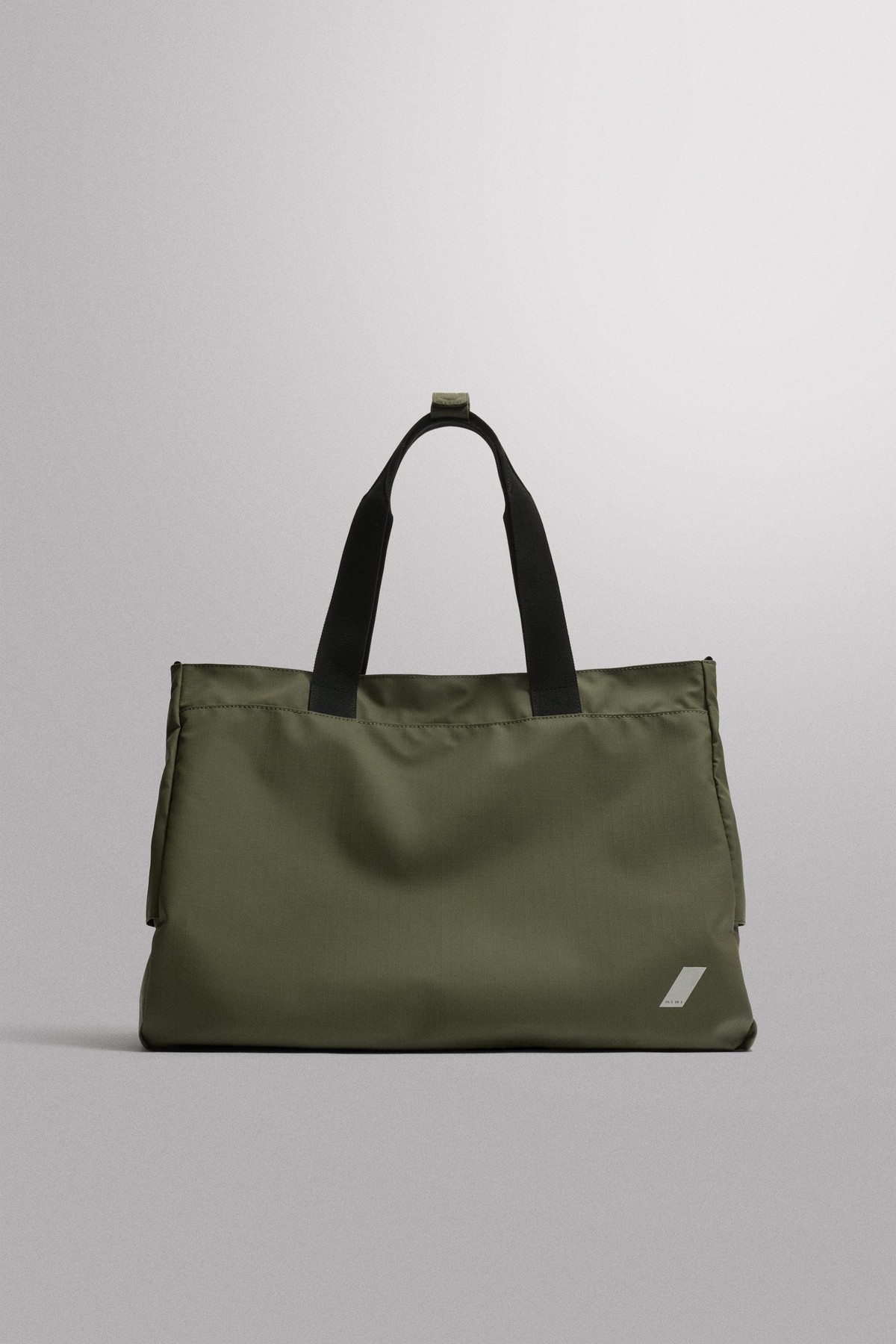 자라 20L 테크니컬 스포츠 토트백 3302/820/032 KHAKI GREEN