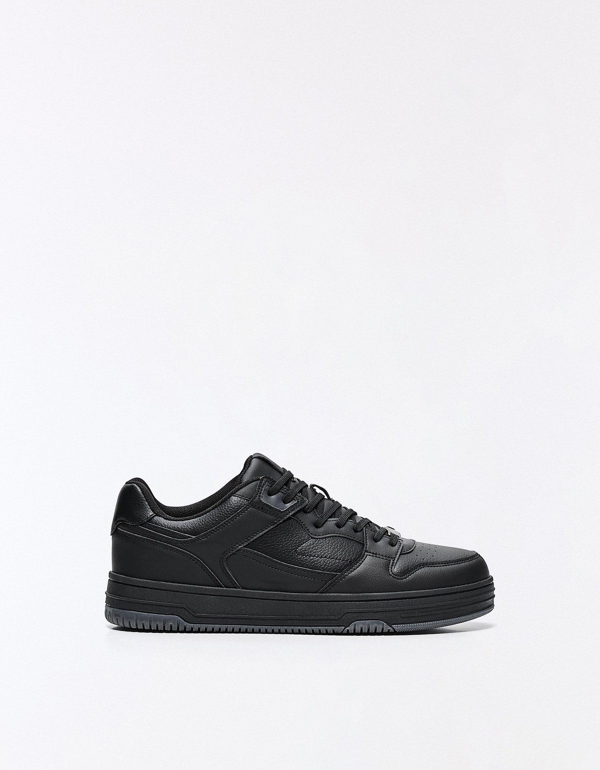 버쉬카 청키 로우탑 트레이닝 스니커즈 2408/864 BLACK