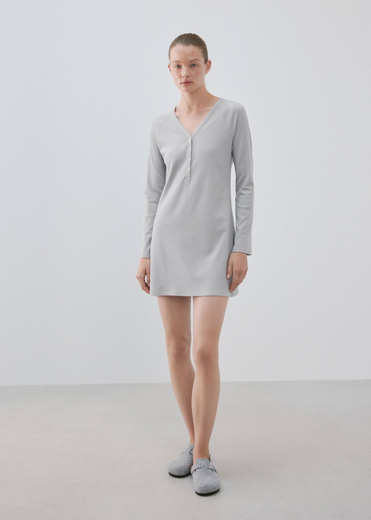 망고 브이넥 버튼 긴팔 잠옷 원피스 37082914_92 GRIS