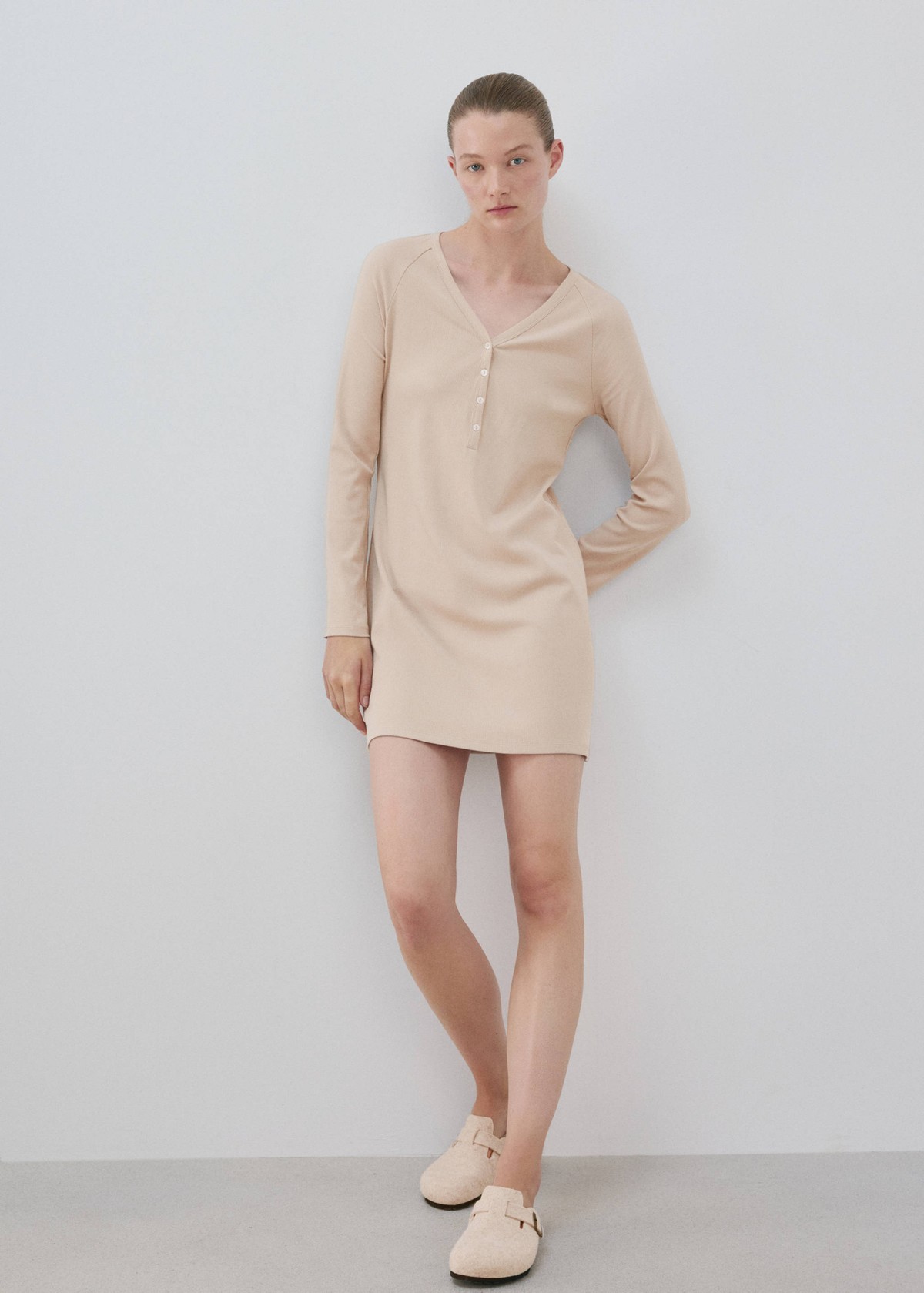 망고 브이넥 버튼 긴팔 잠옷 원피스 37082914_08 BEIGE