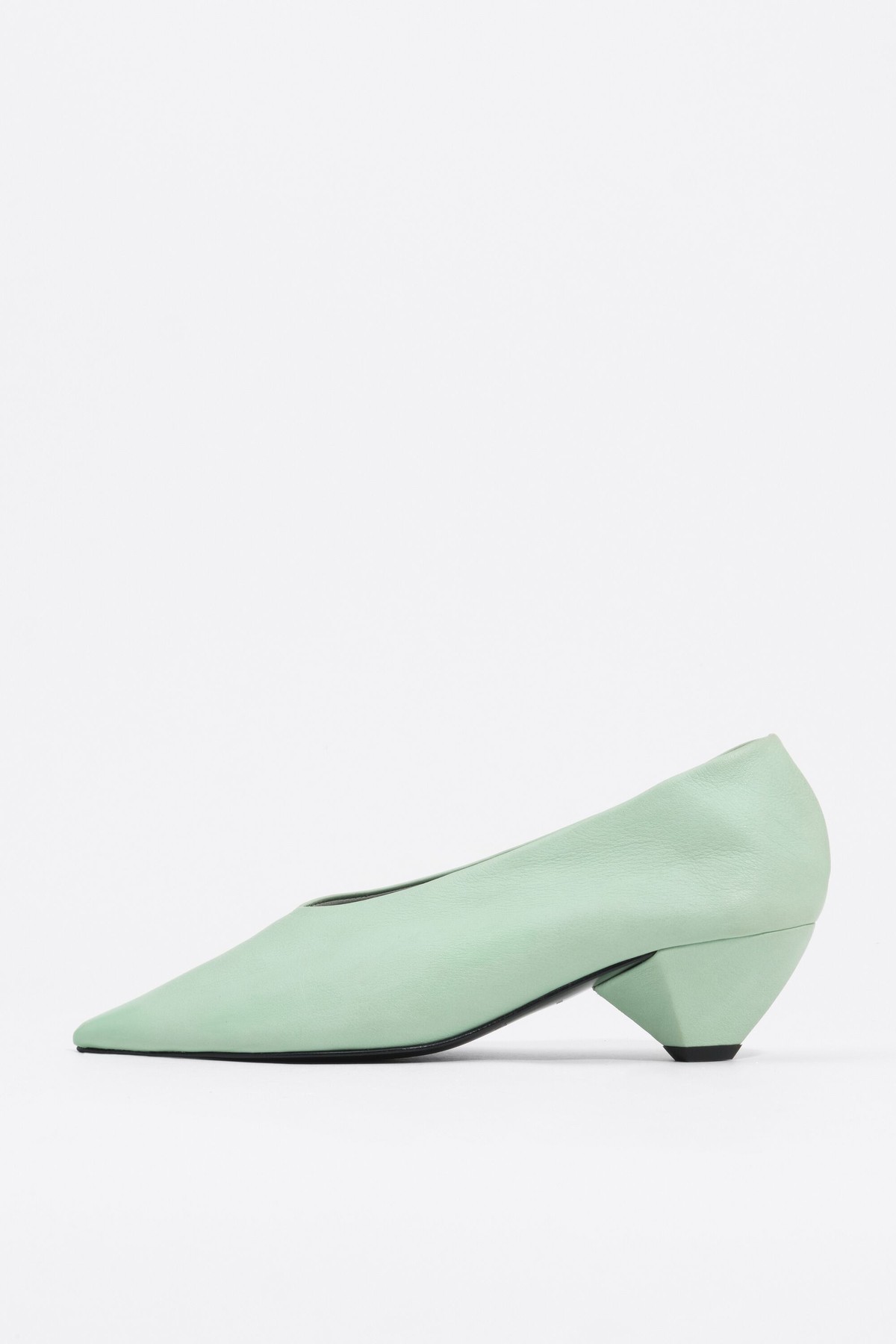 빔바이롤라 레더 포인티 미들힐 펌프스 262BZ0921.10501 LIGHT GREEN