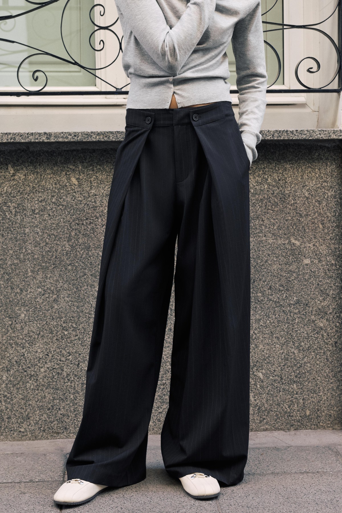 풀앤베어 핀스트라이프 플리츠 와이드 팬츠 7670/345 DARK NAVY