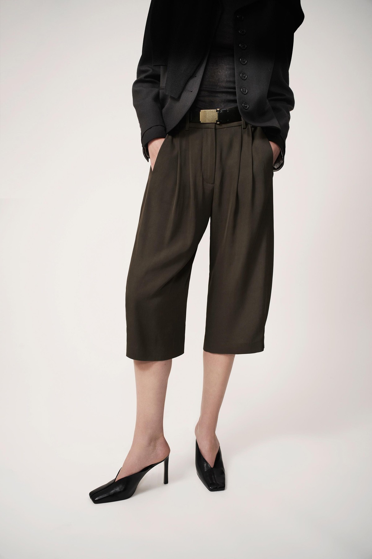 자라 플리츠 버뮤다 팬츠 1503/132/507 DARK KHAKI