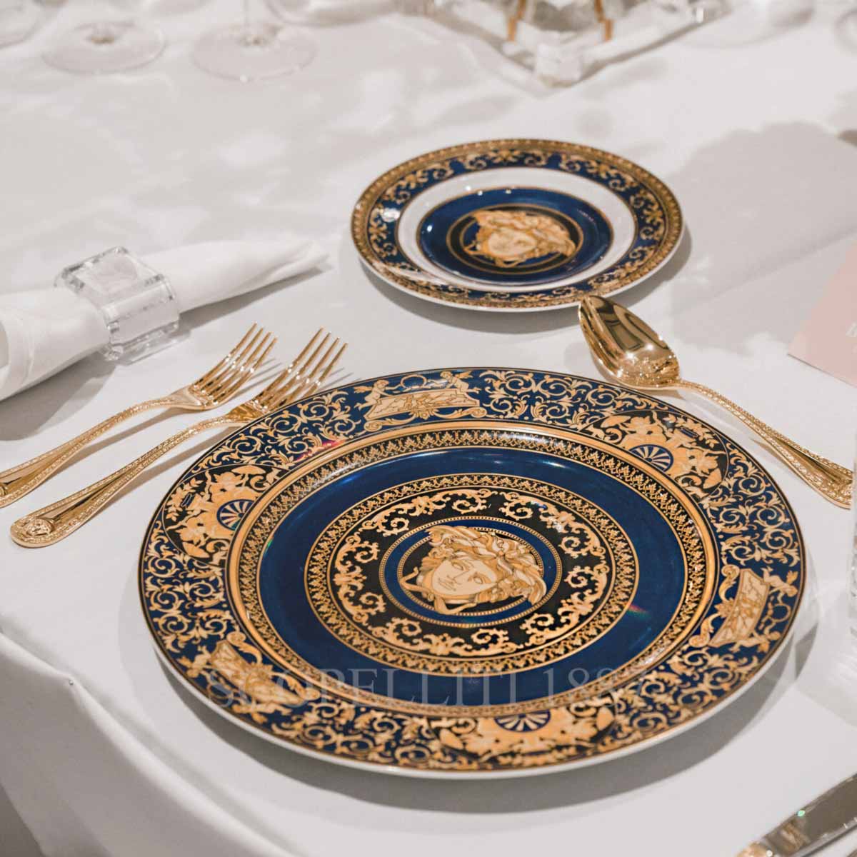 베르사체 Versace Medusa Blue Bread Plate 19325-409620-10218 2/2