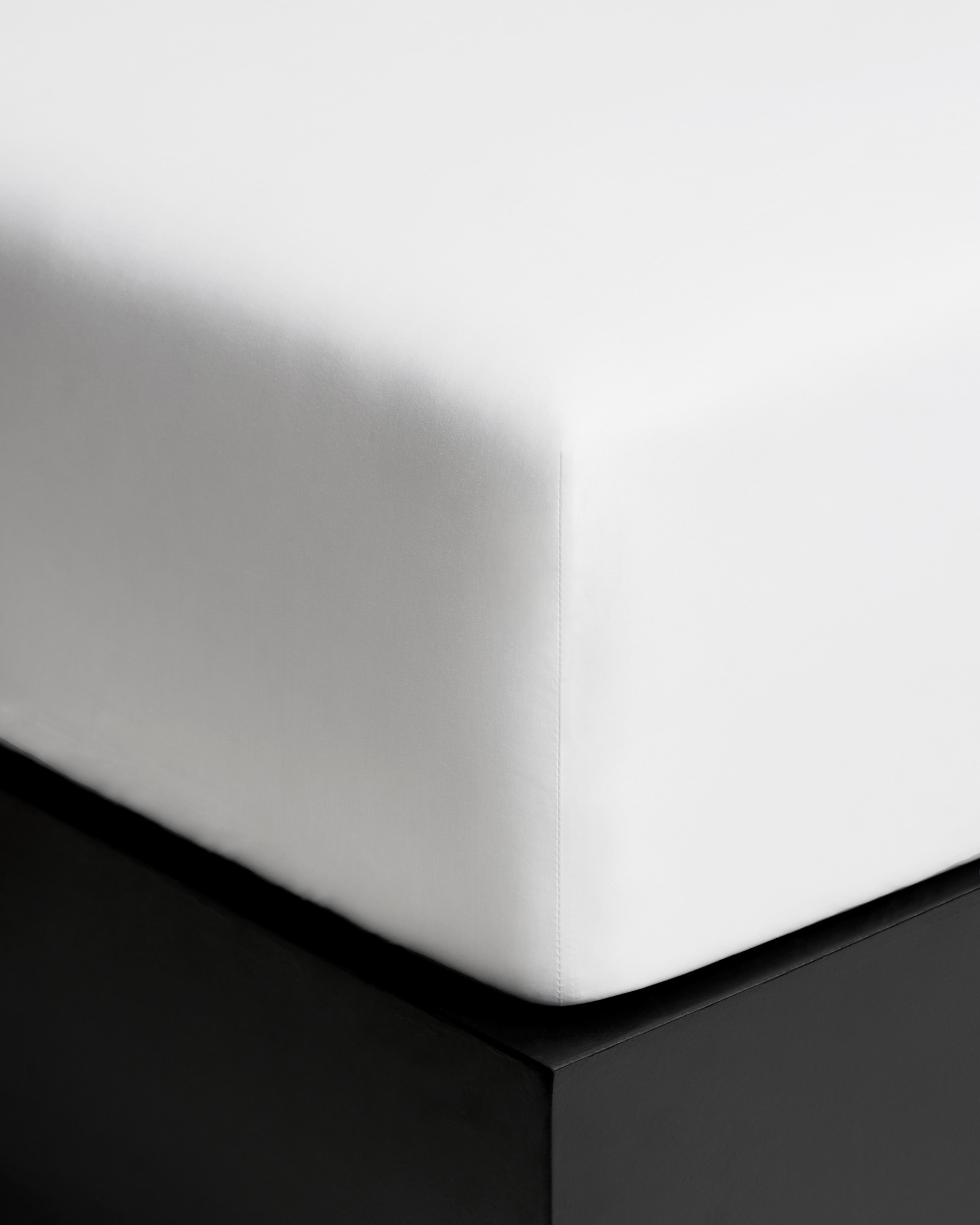 Nordic Knots Sateen Fitted Sheet Crisp White 00374 2/2