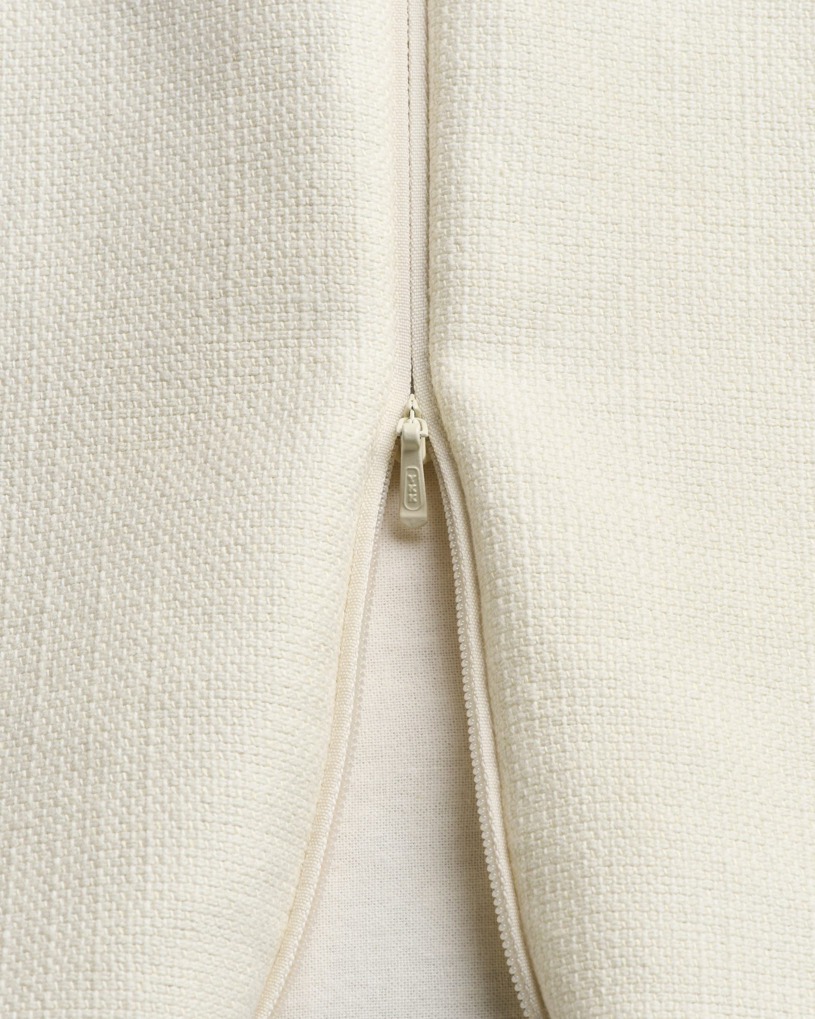 Nordic Knots Signature Slip Cover Warm White 00411