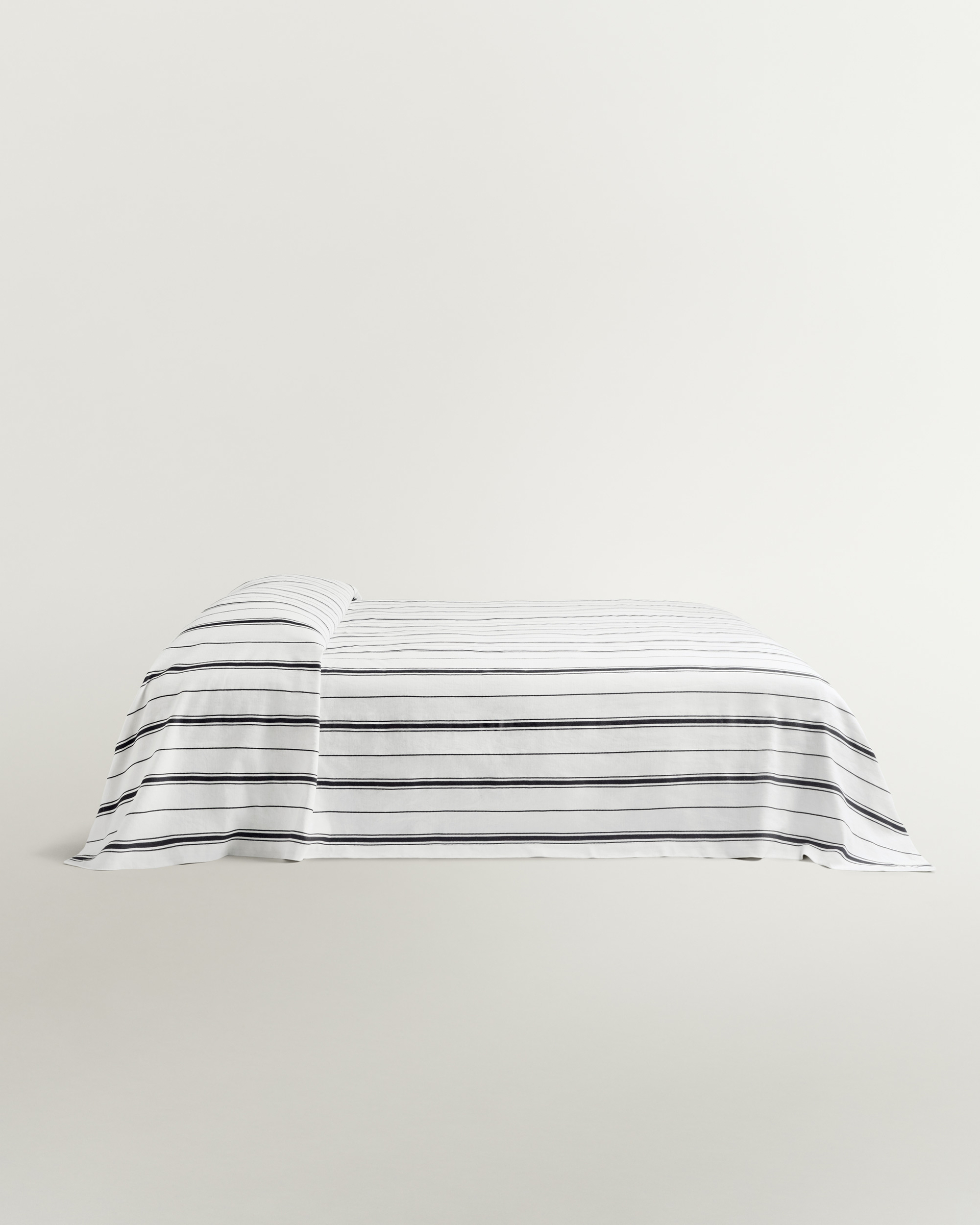 Nordic Knots Triple Stripe Dusty White/Black 00503