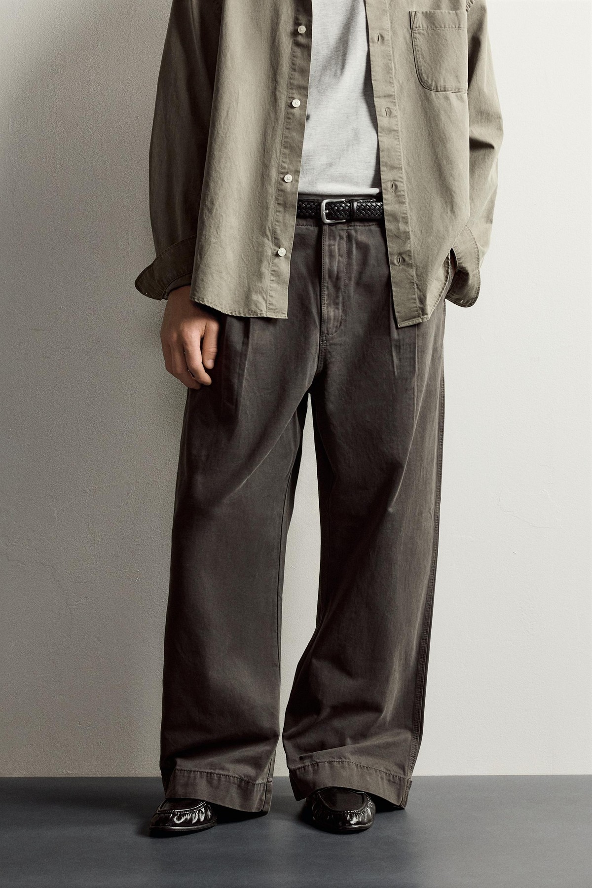 자라 와이드 플리츠 치노 팬츠 4365/333/700 BROWN