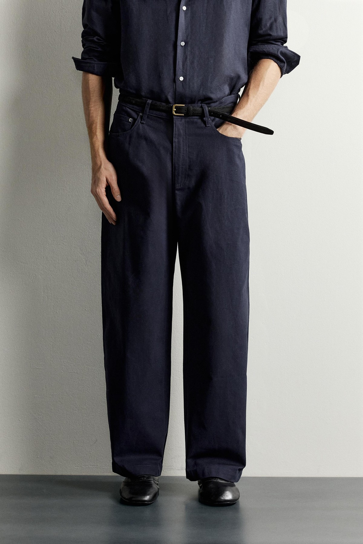 자라 릴렉스핏 와이드 탭 코튼 팬츠 1195/352/401 NAVY BLUE