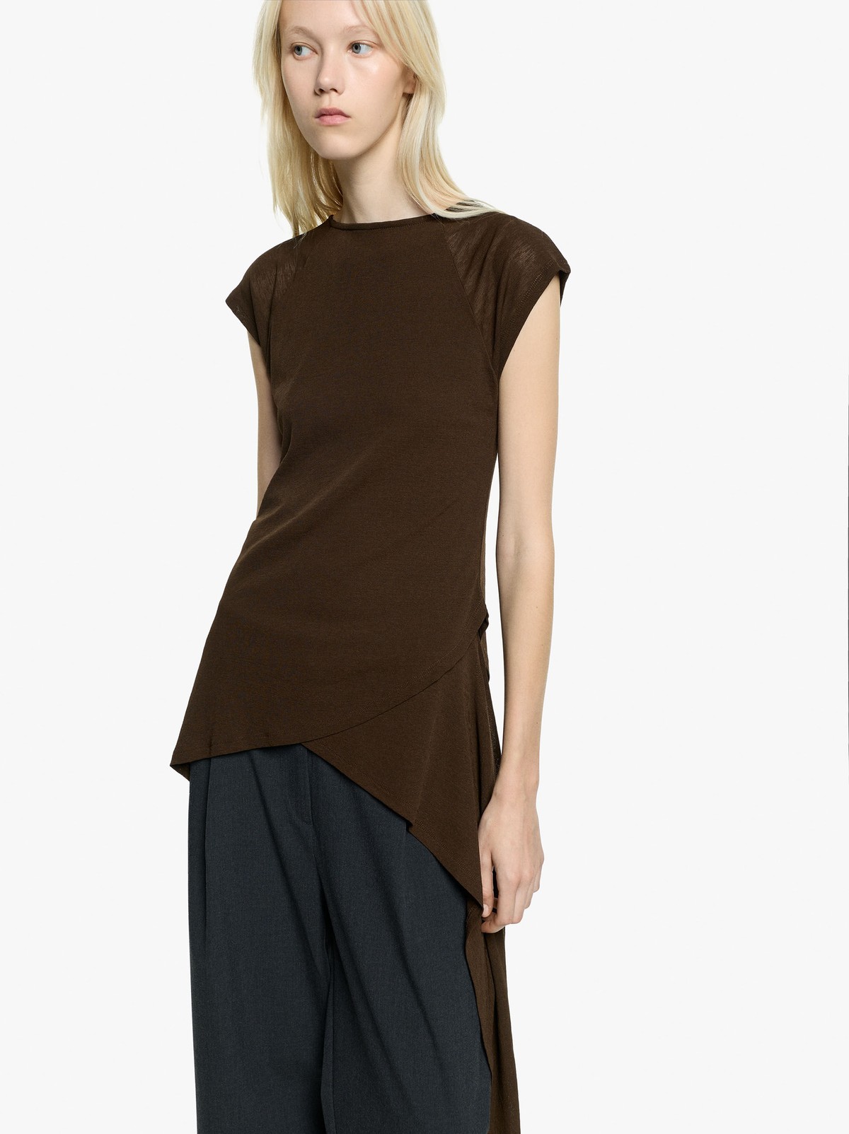 팔포이즈 언발란스 라운드넥 반팔 탑 252179 BROWN