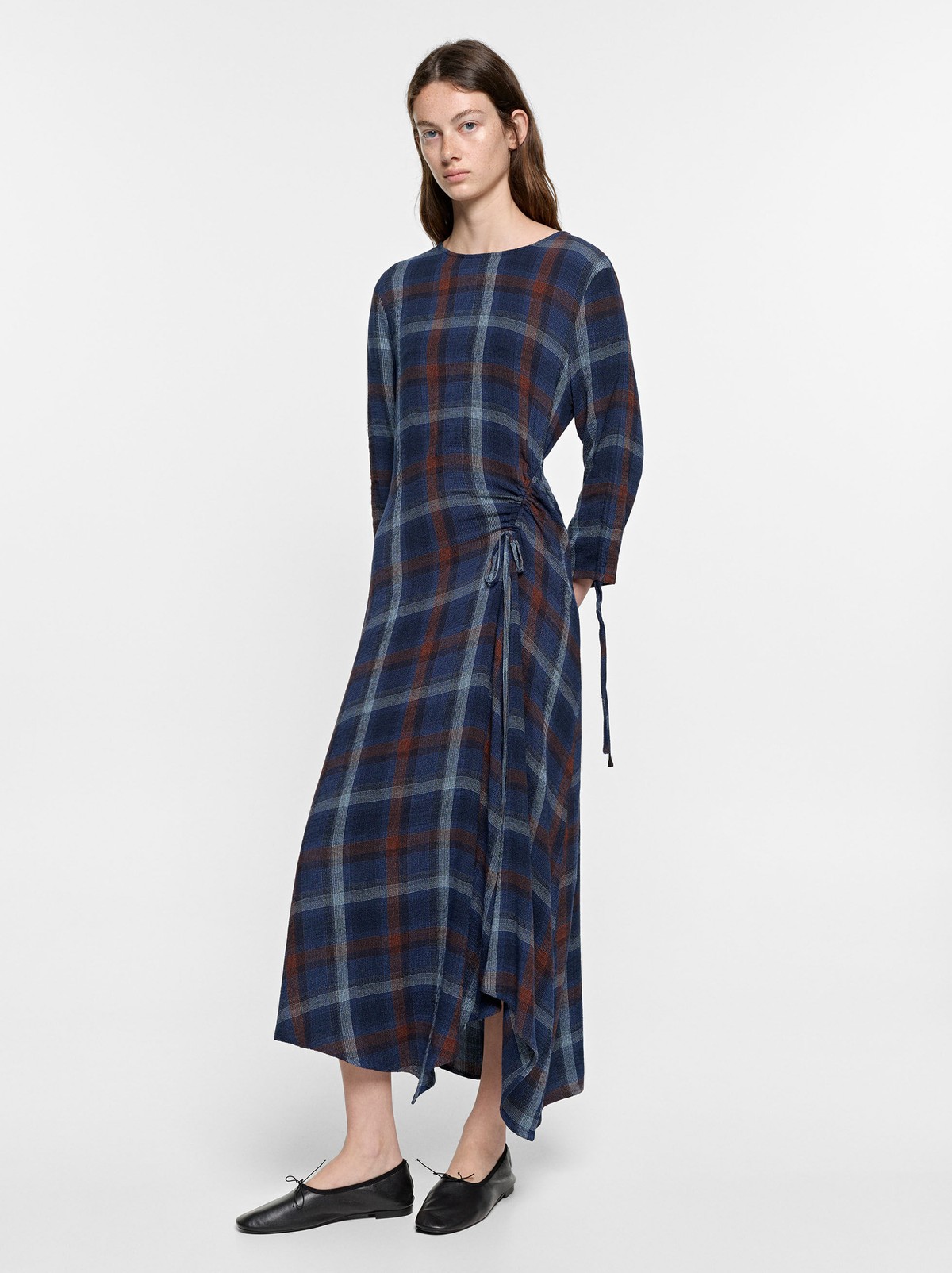 팔포이즈 체크 셔링 라운드넥 롱 원피스 251874 MULTICOLOR