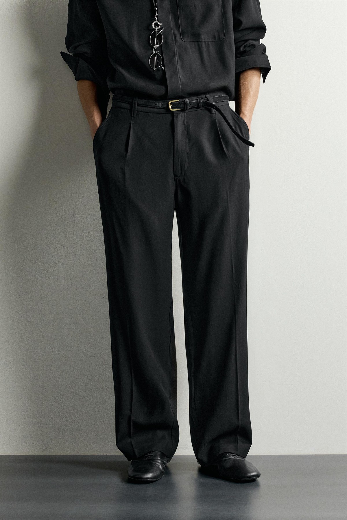 자라 릴렉스핏 플리츠 팬츠 1195/390/800 BLACK