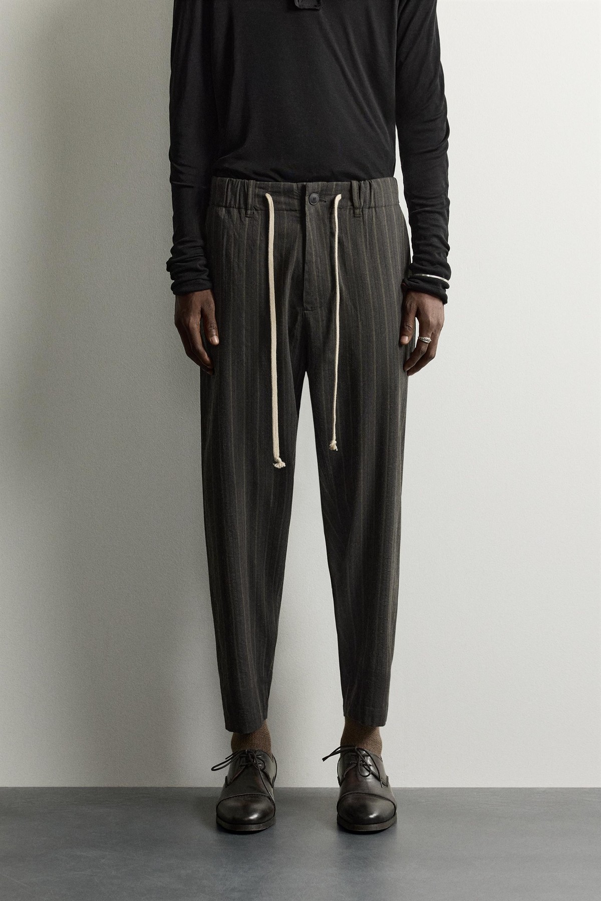 자라 릴렉스핏 드로스트링 팬츠 6532/070/922 DARK GREY
